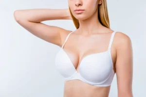 Seins plus gros après augmentation mammaire 